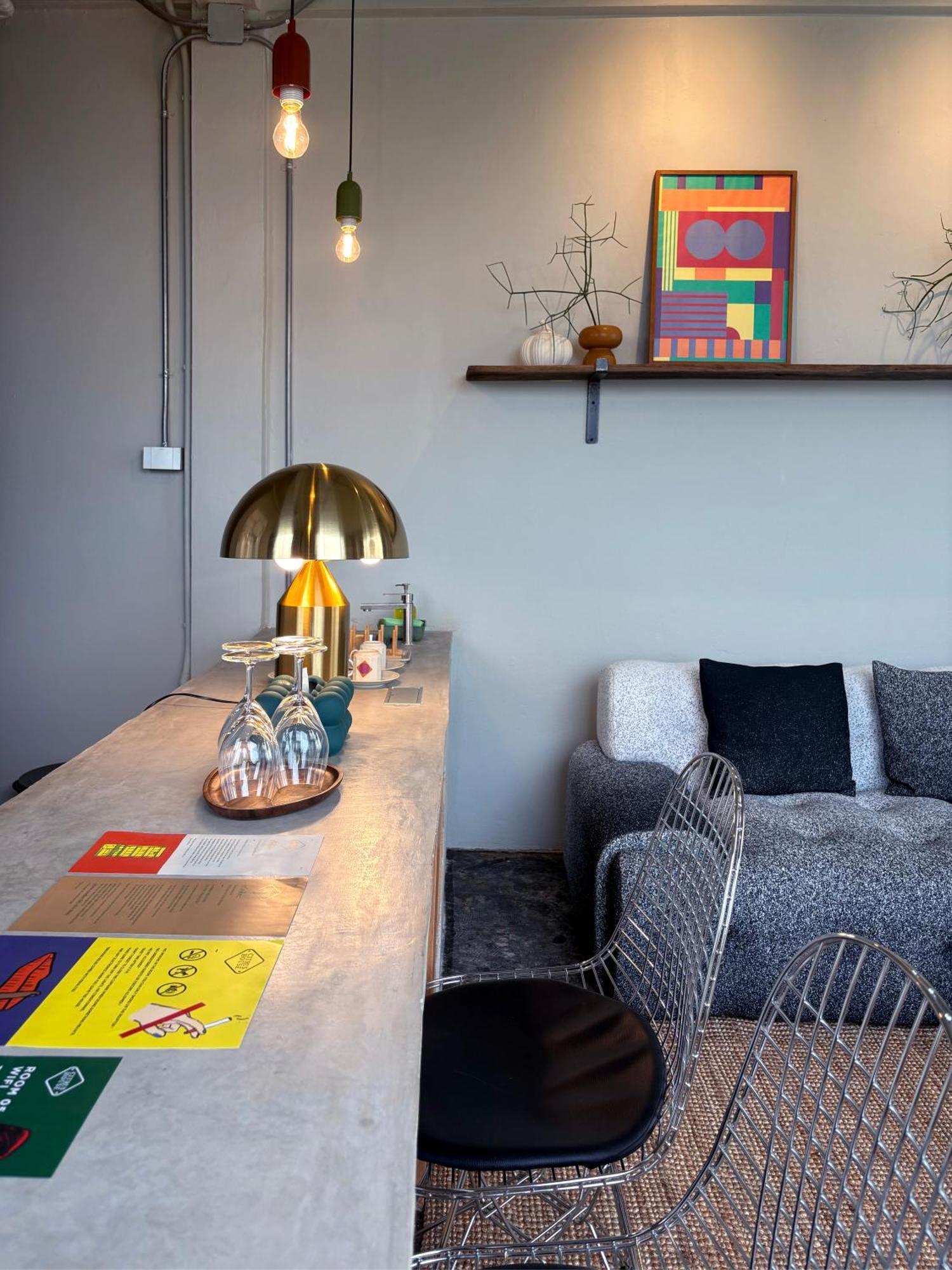 Citrus House Phra-arthit Apartment